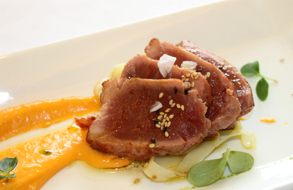 Tataki de atún Tamarises Izarra